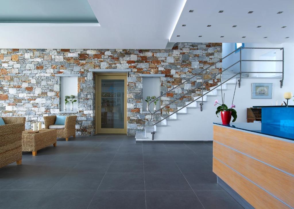 Blue Harmony Hotel Kini ภายนอก รูปภาพ
