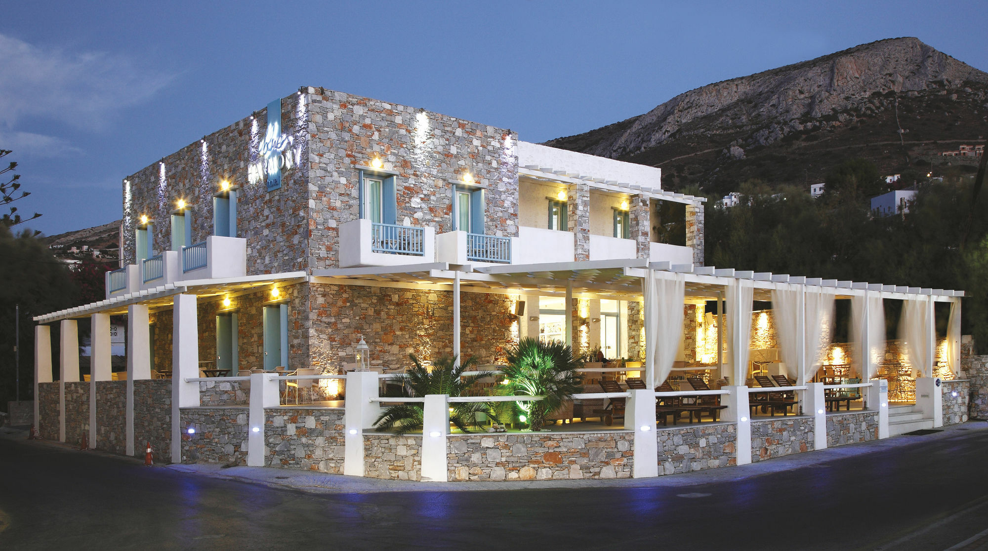 Blue Harmony Hotel Kini ภายนอก รูปภาพ